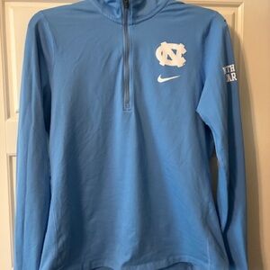 Nike Women's Noth Carolina Tar Heels Pullover.